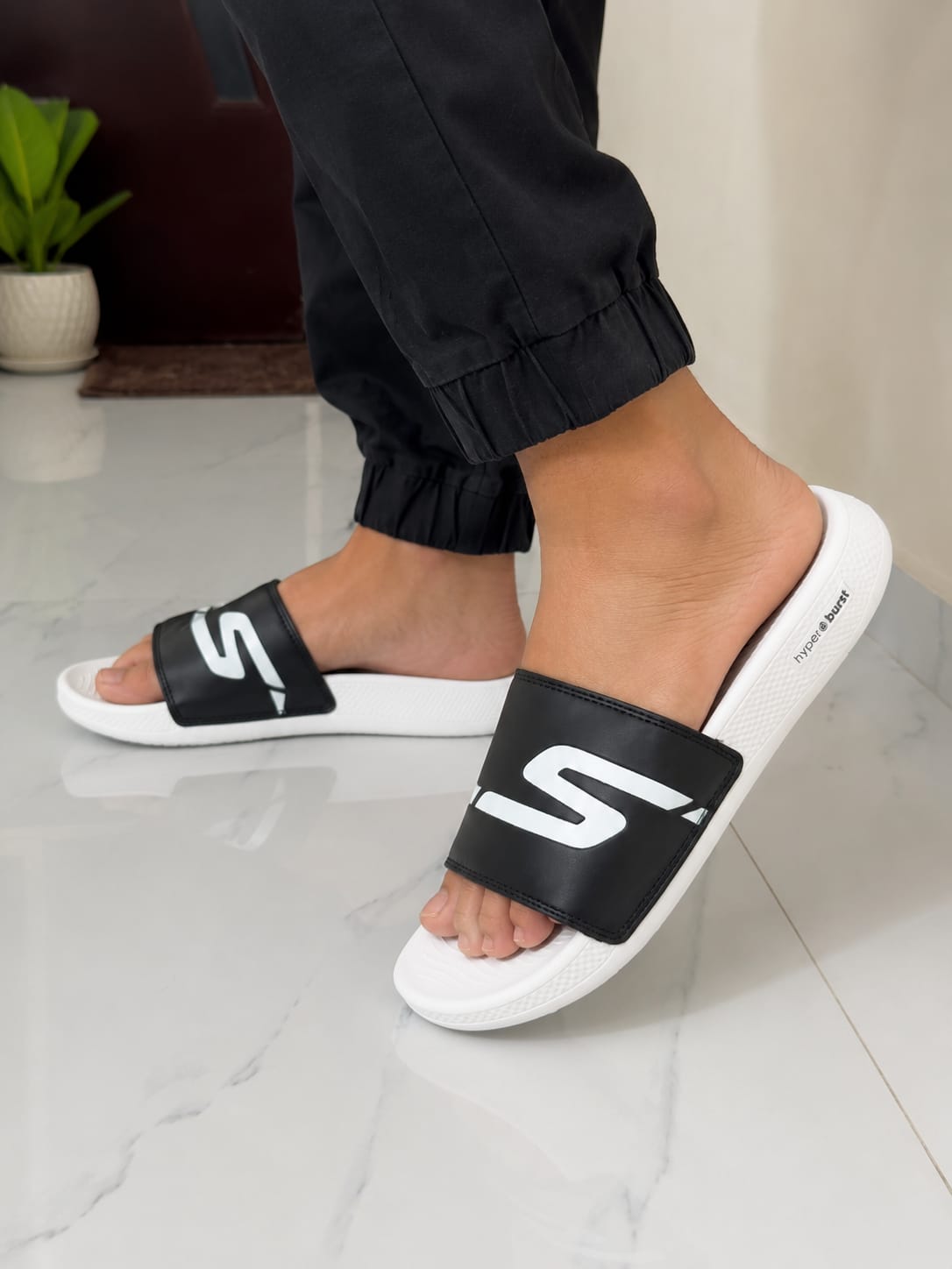 Skechers go walk slide